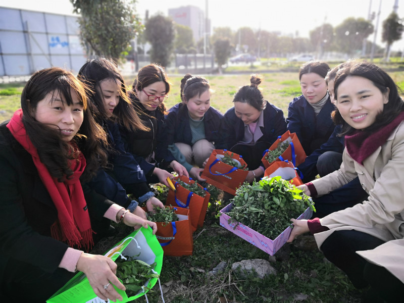 公司工會(huì)開(kāi)展慶“三八女神節(jié)”女職工“挖野菜、包餛飩”活動(dòng)